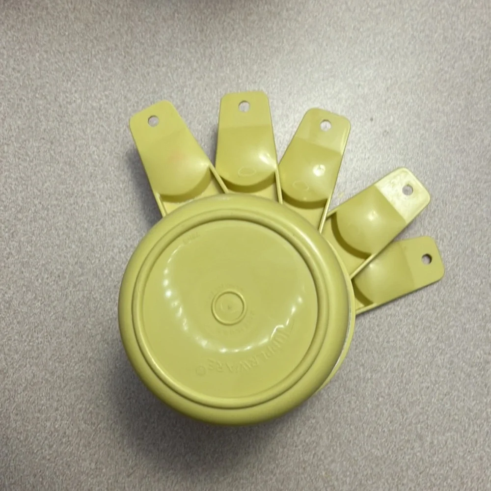 Tupperware Vintage Measuring Cups Nesting Set of 5 Golden - Picture 5 of 6